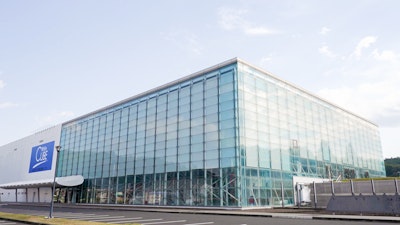 白石市文化体育活動センター・ホワイトキューブ